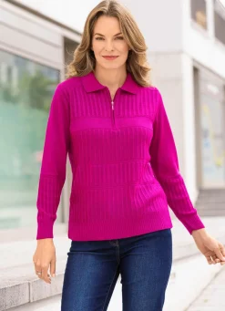 Pullover mit streckenden Strukturstreifen