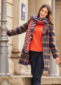 Schal im Wellendessin