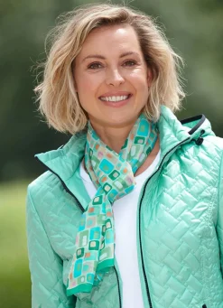 Schal mit geometrischem Dessin