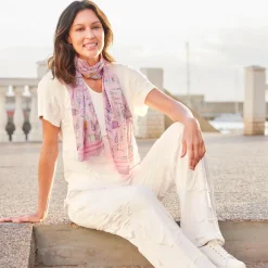 Schal mit verspieltem Dessin