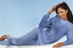 Schlafanzug aus Frottierstretch, Langarm mit Rundhals und Bündchen