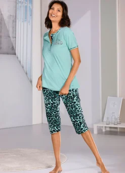 Schlafanzug, Knopfleiste und kurzen Ärmeln