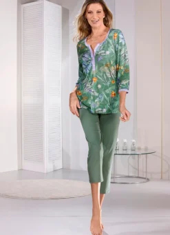 Schlafanzug mit 3/4 langen Ärmeln und langer Hose