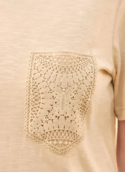 Shirt mit Häkelspitze