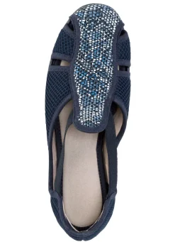 Slipper mit luftigen Durchbrüchen