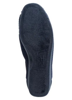 Slipper mit luftigen Durchbrüchen