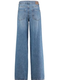 Sportive Jeans mit modisch weitem Beinverlauf