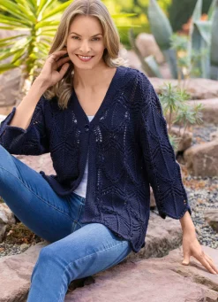 Strickjacke in effektvoller Häkeloptik