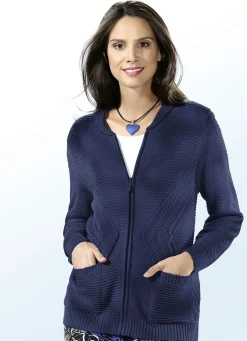 Strickjacke mit Strukturakzenten