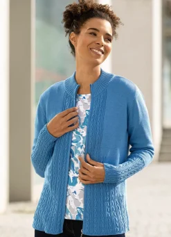 Strickjacke mit Zopfmuster