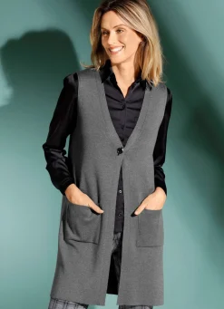 Strickweste mit dekorativem Verschluss