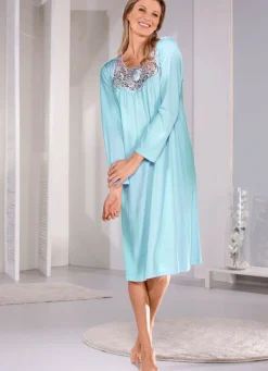 Wadenlanges Nachthemd mit großzügiger, floraler Stickereispitze