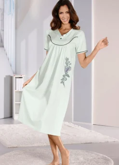 Wadenlanges Nachthemd mit Knopfleiste und kurzen Ärmeln