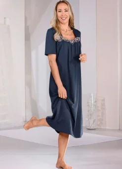 Wadenlanges Nachthemd mit zarter Tüllstickereispitze