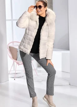 Wendejacke mit fester Kapuze