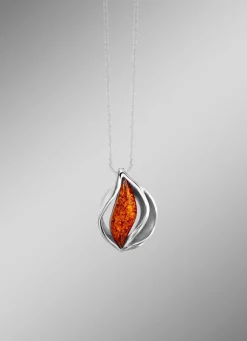 Zeitlos schöner Anhänger mit echt Bernstein